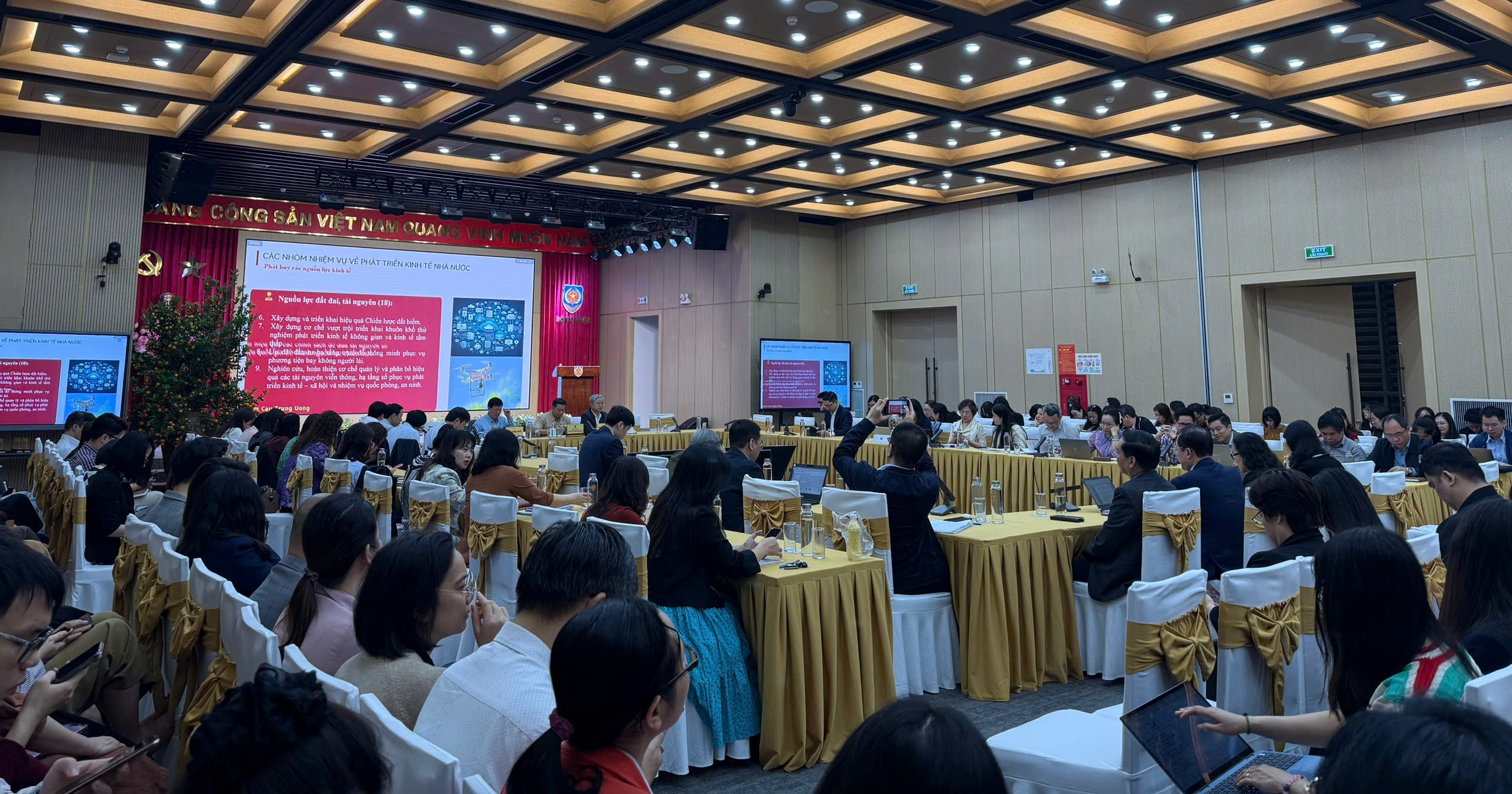 Hội nghị toàn quốc nghiên cứu, học tập, quán triệt và triển khai thực hiện 2 Nghị quyết quan trọng của Bộ Chính trị