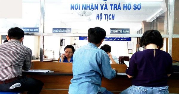 Bỏ quy định xuất trình đăng ký kết hôn khi khai sinh cho con