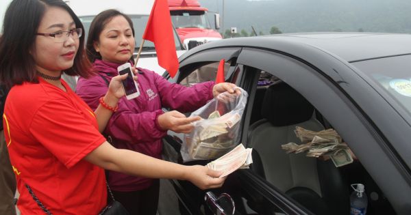 Điểm báo 07/08/2017: Nhiều tài xế đã bỏ tiền lẻ vào chai nhựa rồi mua vé trạm thu phí Cai Lậy