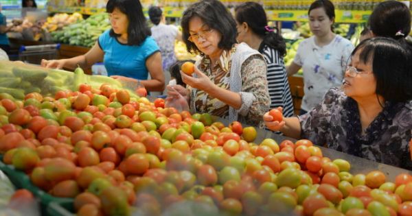 Tăng thuế VAT: Người tiêu dùng phải 