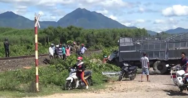 Đường ray không rào chắn, tàu hỏa lại gây ra tai nạn