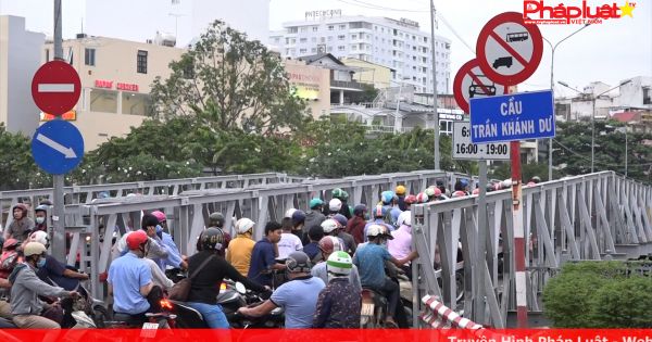 TPHCM: Nguy hiểm khi qua cầu trần khánh dư xuống cấp