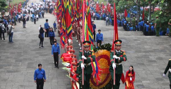 Thủ tướng Nguyễn Xuân Phúc dâng hương tưởng nhớ các Vua Hùng