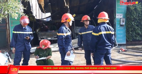 TP HCM: Cháy kho chứa vải, cả khu phổ hoảng loạn tháo chạy