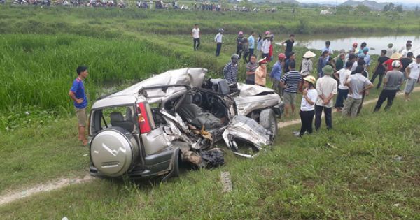 Tai nạn đường sắt kinh hoàng: 4 người về quê ăn rằm thương vong