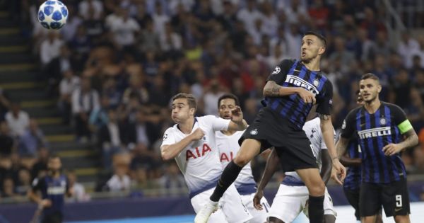 Ngược dòng ngoạn mục, Inter giữ 3 điểm ở lại San Siro