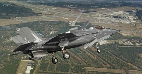 Siêu tiêm kích F-35 của Mỹ lần đầu tiên bị rơi