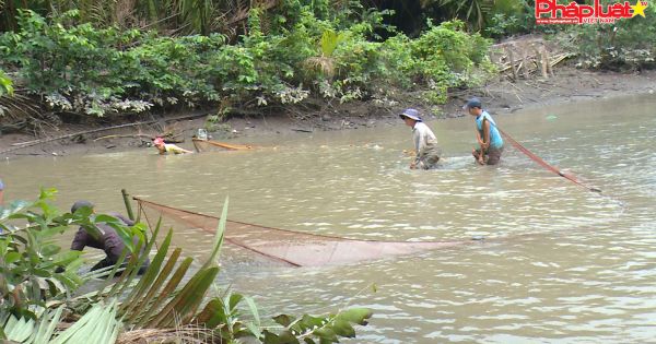 VWS khen thưởng nhân viên có thành tích tốt - Gặp gỡ, chia sẻ cùng các hộ dân nuôi cá gần khu vực Xử lý rác