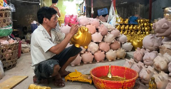 Lò heo đất chuẩn bị cho Tết Kỷ Hợi: Heo đất nung được 