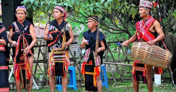 Người Giẻ - Triêng ăn Tết Cha Kchah