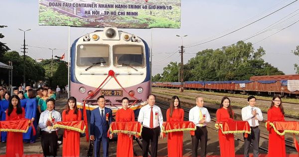 Khai trương đoàn tàu container nhanh hành trình 40 tiếng