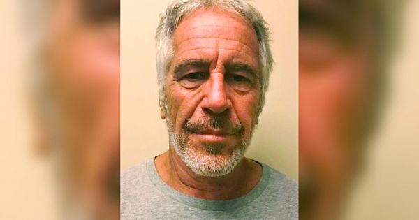 Tỉ phú Mỹ Jeffrey Epstein chết trong trại giam