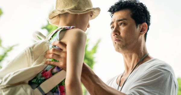 'Ông chú' đẹp trai Cha Seung Won tái xuất với bộ phim tình cảm hài hước 'Tươi lên đi, Mr. Lee'