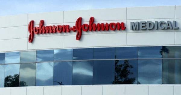 Johnson & Johnson: Không có amiăng trong lô bột phấn vừa thu hồi