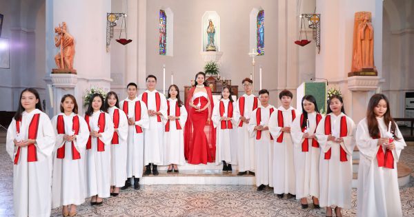 Phạm Thuỳ Dung “Ave Maria” đón chào Giáng sinh