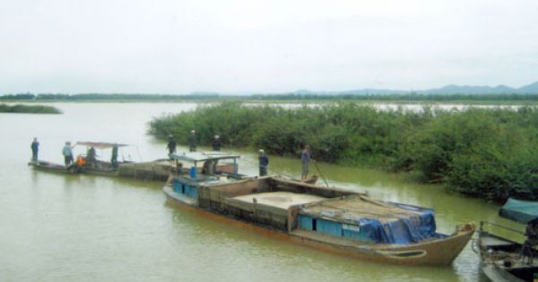 Cấm khai thác cát, sỏi lòng sông vào ban đêm