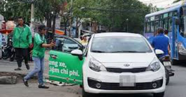 Thu hồi phù hiệu, biển hiệu xe khách, taxi trên toàn quốc