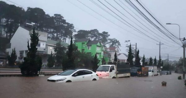 Mưa lớn, Đà Lạt ngập sâu nhiều nơi