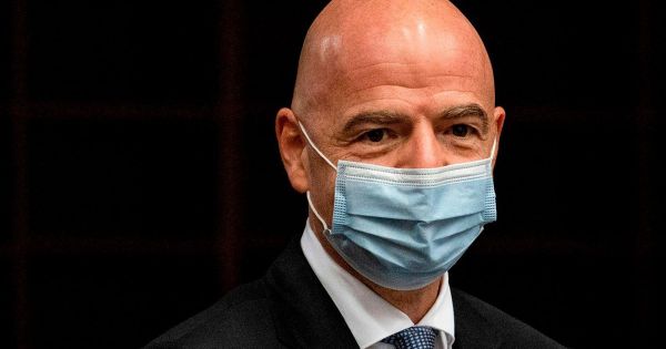 Chủ tịch FIFA Gianni Infantino dương tính với Covid-19