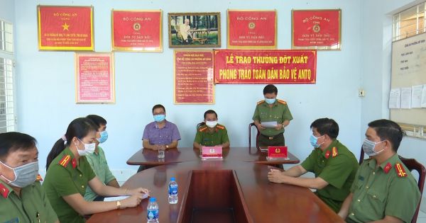 An Giang: Khen thưởng quần chúng tham gia truy bắt đối tượng trộm có quyết định truy nã