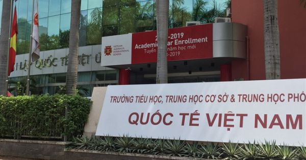 Giáo viên trường Việt Úc mắc Covid-19, 100 thầy trò thành F1