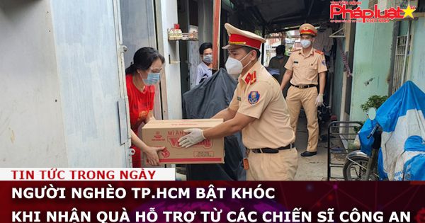 Người nghèo TP.HCM bật khóc khi nhận quà hỗ trợ từ các chiến sĩ công an