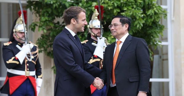 Thủ tướng Phạm Minh Chính hội kiến Tổng thống Pháp Emmanuel Macron