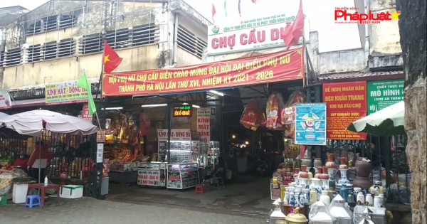 Gần Tết hàng bán vẫn chậm, tiểu thương thở dài ngao ngán