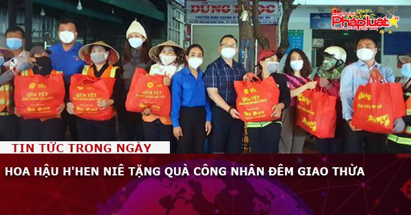 Hoa hậu H'Hen Niê tặng quà công nhân đêm Giao thừa