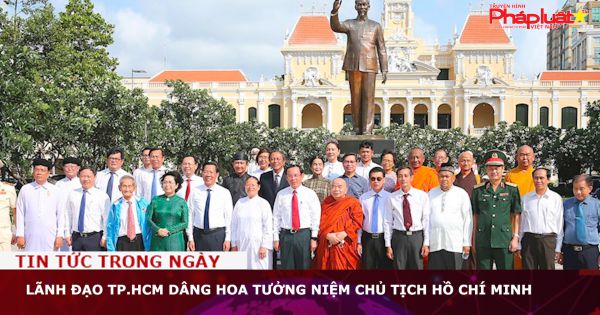 Lãnh đạo TP.HCM dâng hoa tưởng niệm Chủ tịch Hồ Chí Minh