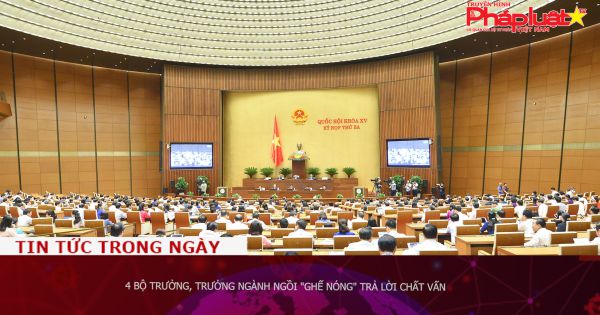 4 Bộ trưởng, Trưởng ngành ngồi 